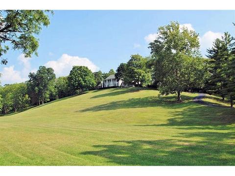 6000 Pineview Ln, Cincinnati, OH 45247 photo 1