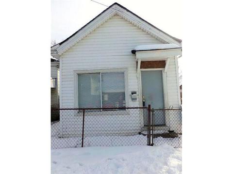1017 Maple Ave, Hamilton, OH 45011 photo 1