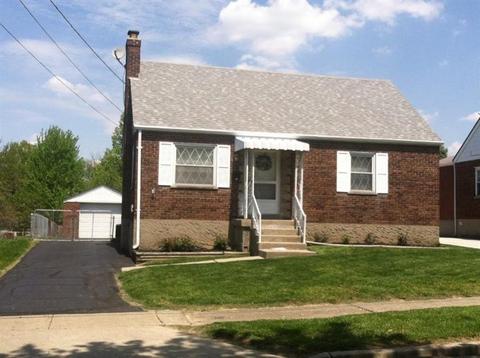 740 Maple Dr, Reading, OH 45215 photo 1