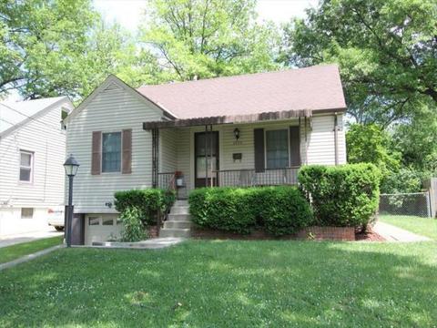 6970 Warder Dr, Cincinnati, OH 45224 photo 1