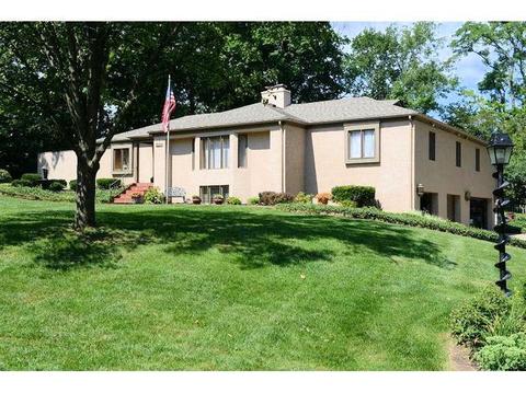 3231 Blossom Heath Rd, Kettering, OH 45419 photo 1