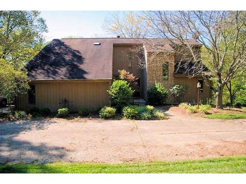2458 Devils Backbone Rd, Cincinnati, OH 45233 photo 1