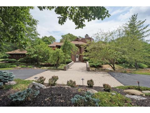 10220 Carriage Trl, Cincinnati, OH 45242 photo 1