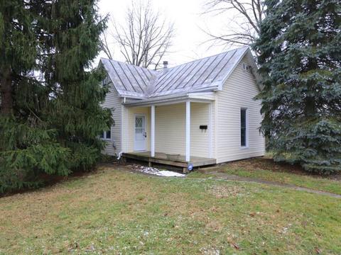 127 Bourbon St, Blanchester, OH 45107 photo 1