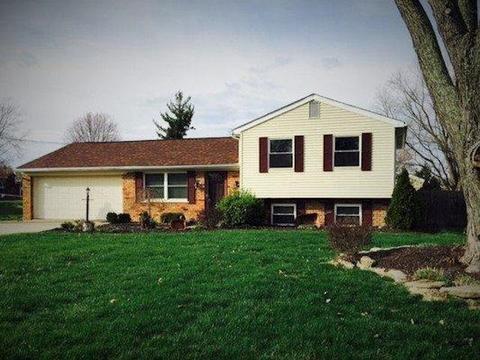 704 Hillview Dr, Cincinnati, OH 45245 photo 1