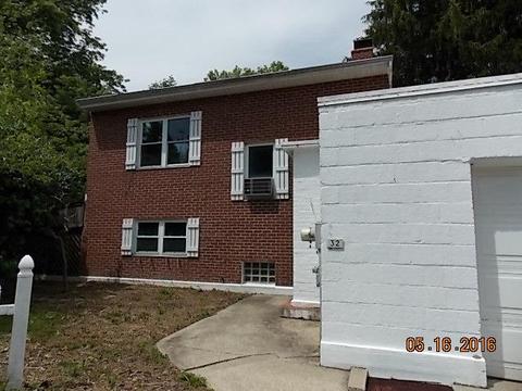 32 Brompton Ln, Greenhills, OH 45218 photo 1