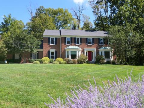 8420 Greenleaf Dr, Cincinnati, OH 45255 photo 1