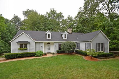 992 Castlebay Dr, Cincinnati, OH 45245 photo 1