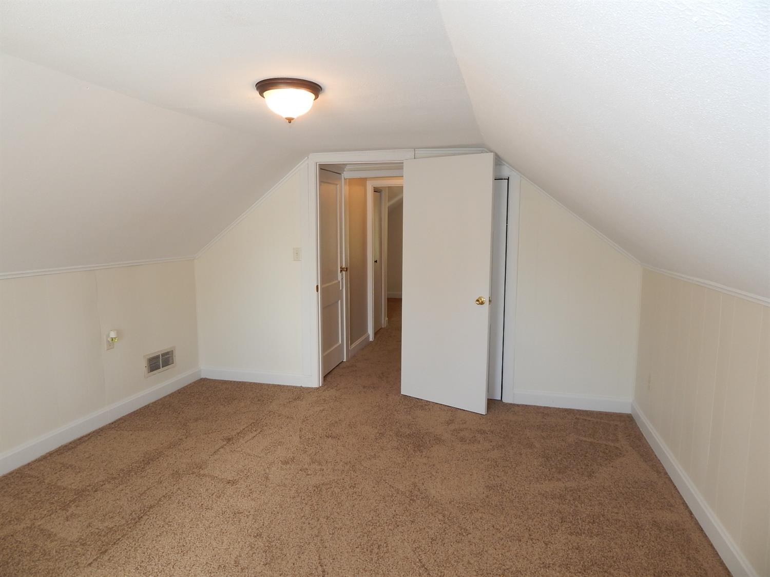 4904 Laurel Ave, Blue Ash, OH 45242 photo 12