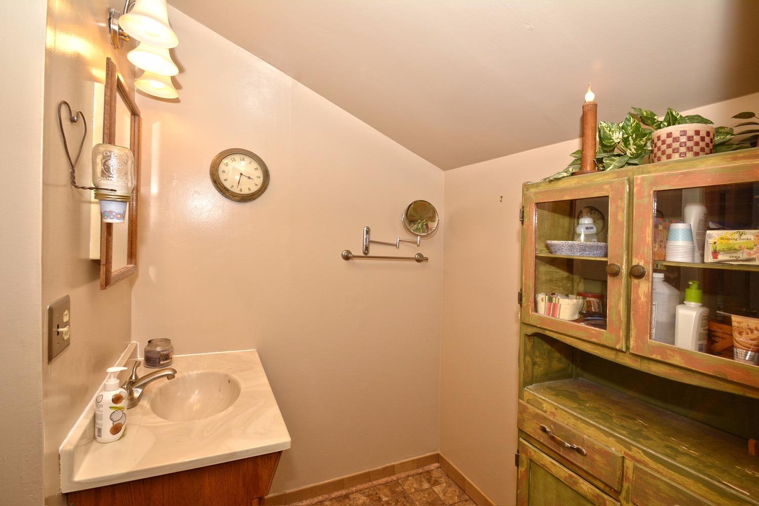934 White Oak Rd, Cincinnati, OH 45245 photo 13