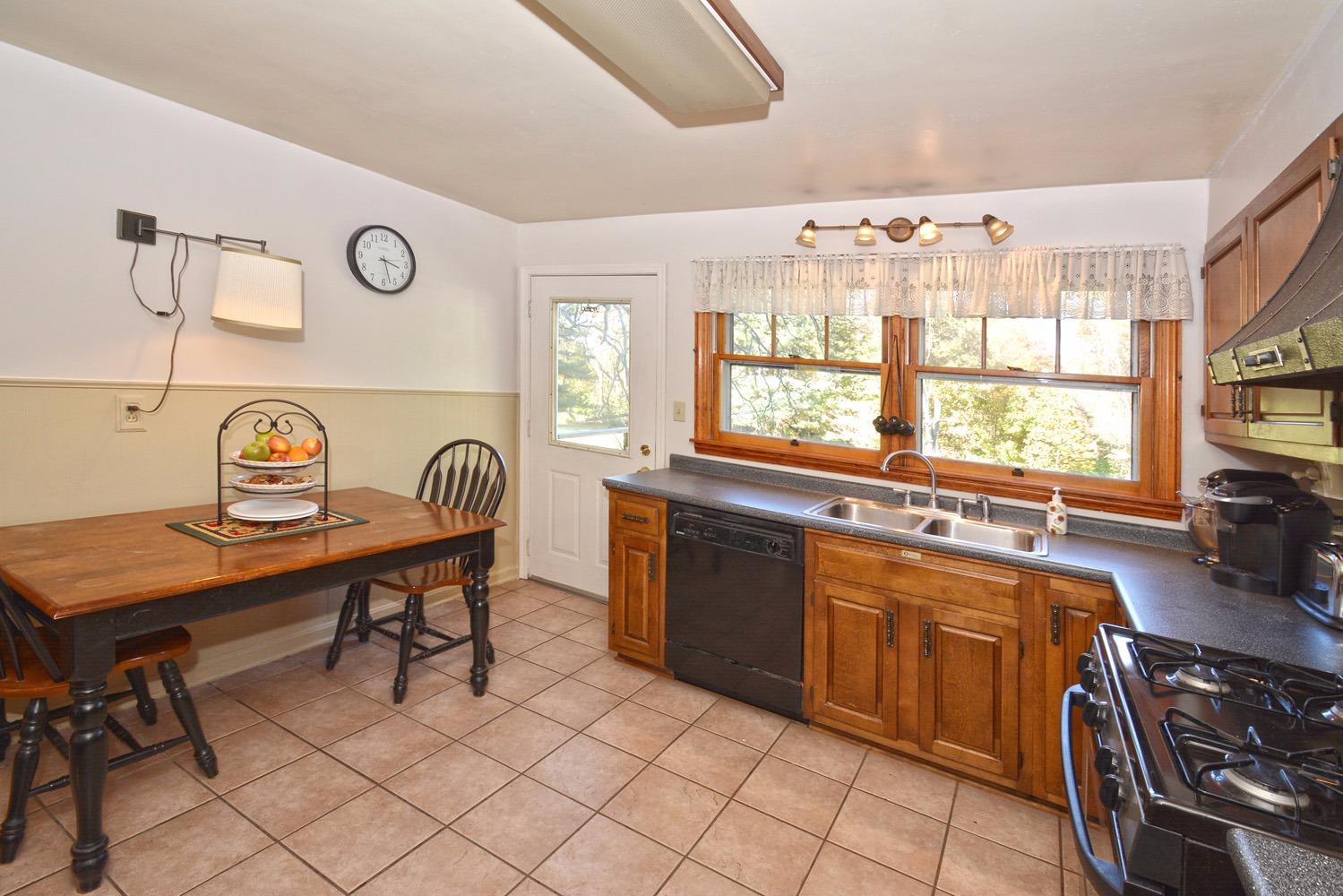 934 White Oak Rd, Cincinnati, OH 45245 photo 9