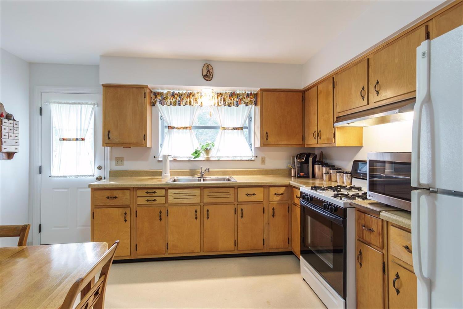 2863 Almester Dr, Cincinnati, OH 45211 photo 11