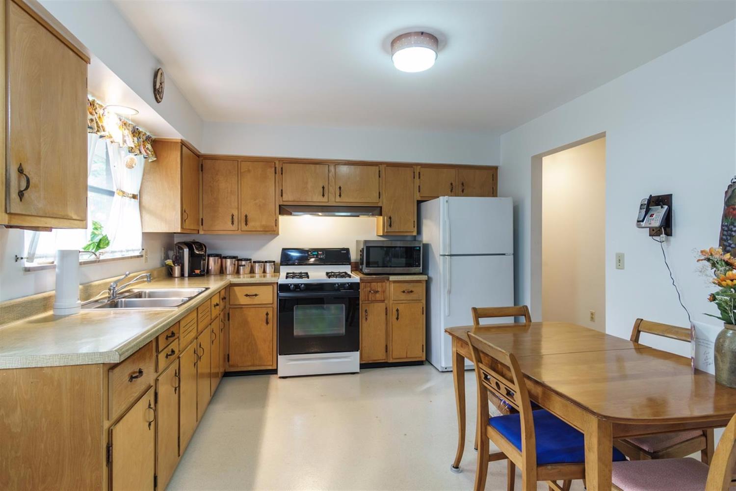 2863 Almester Dr, Cincinnati, OH 45211 photo 10
