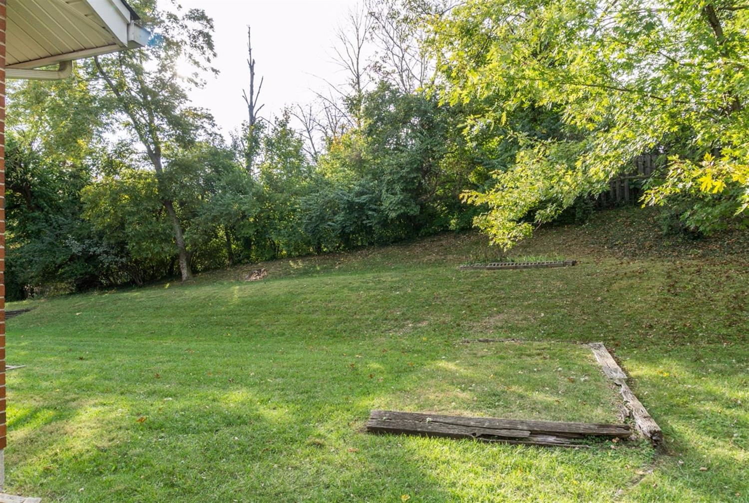 2863 Almester Dr, Cincinnati, OH 45211 photo 21