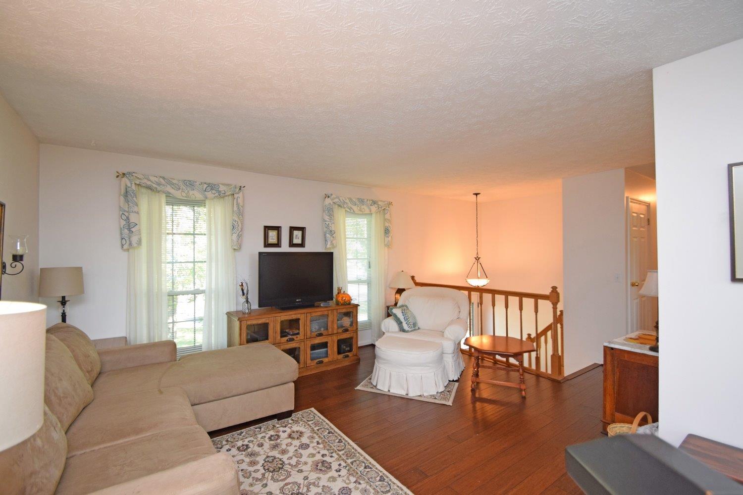 6625 Echo Ln, Cincinnati, OH 45230 photo 3