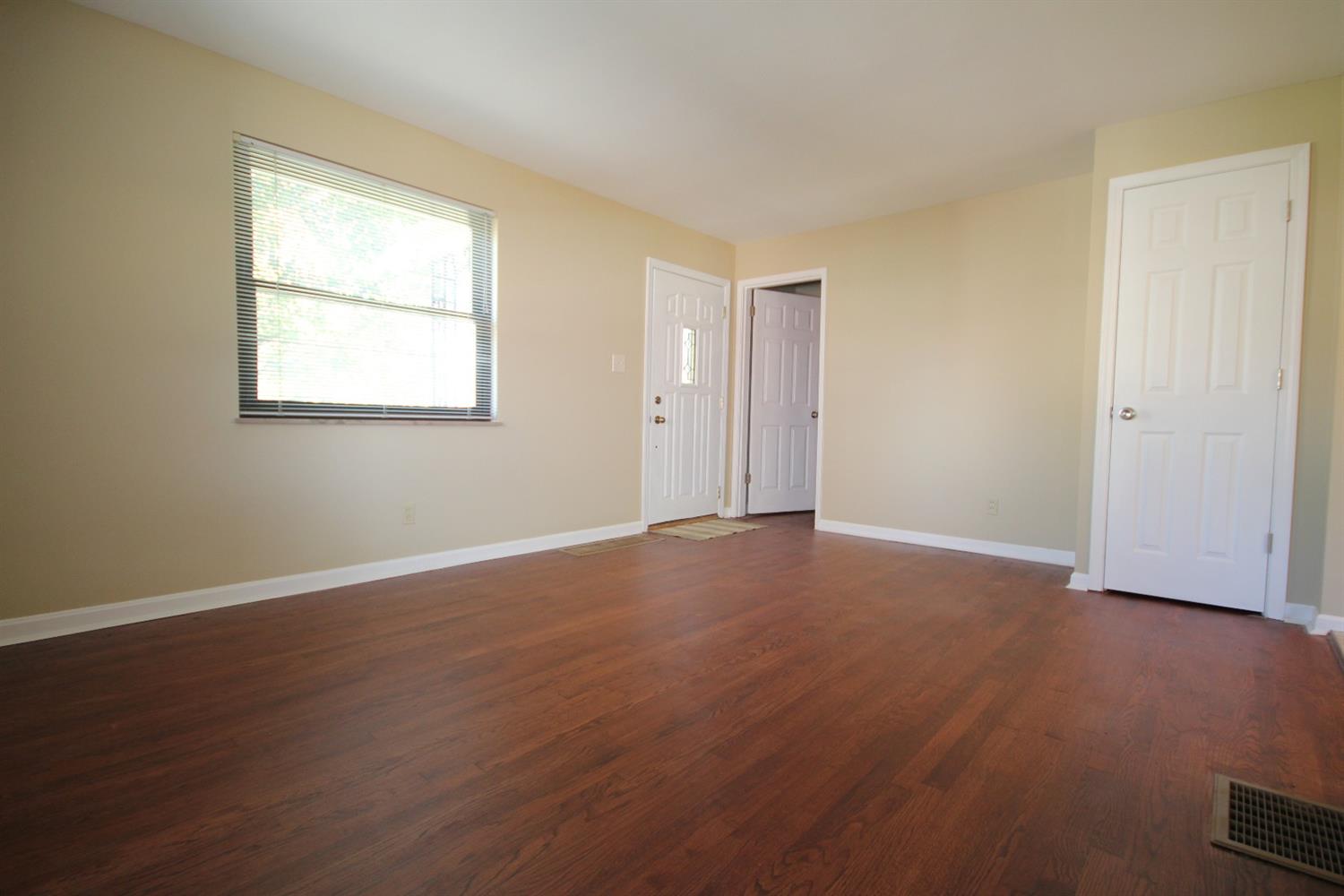 1165 Madeleine Cir, Cincinnati, OH 45231 photo 3