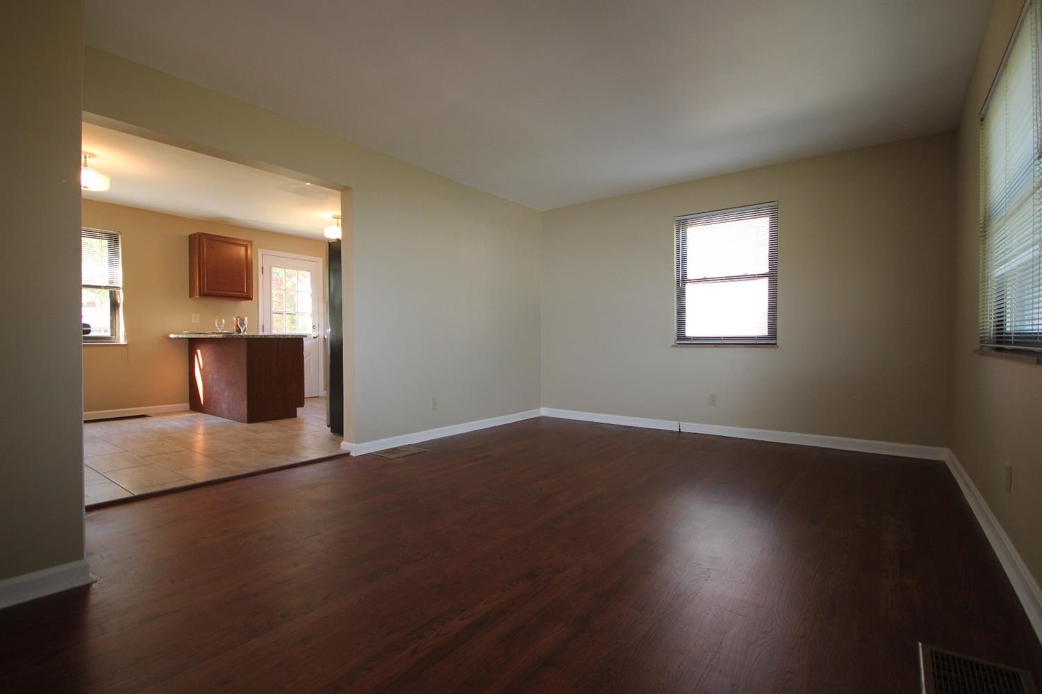 1165 Madeleine Cir, Cincinnati, OH 45231 photo 4