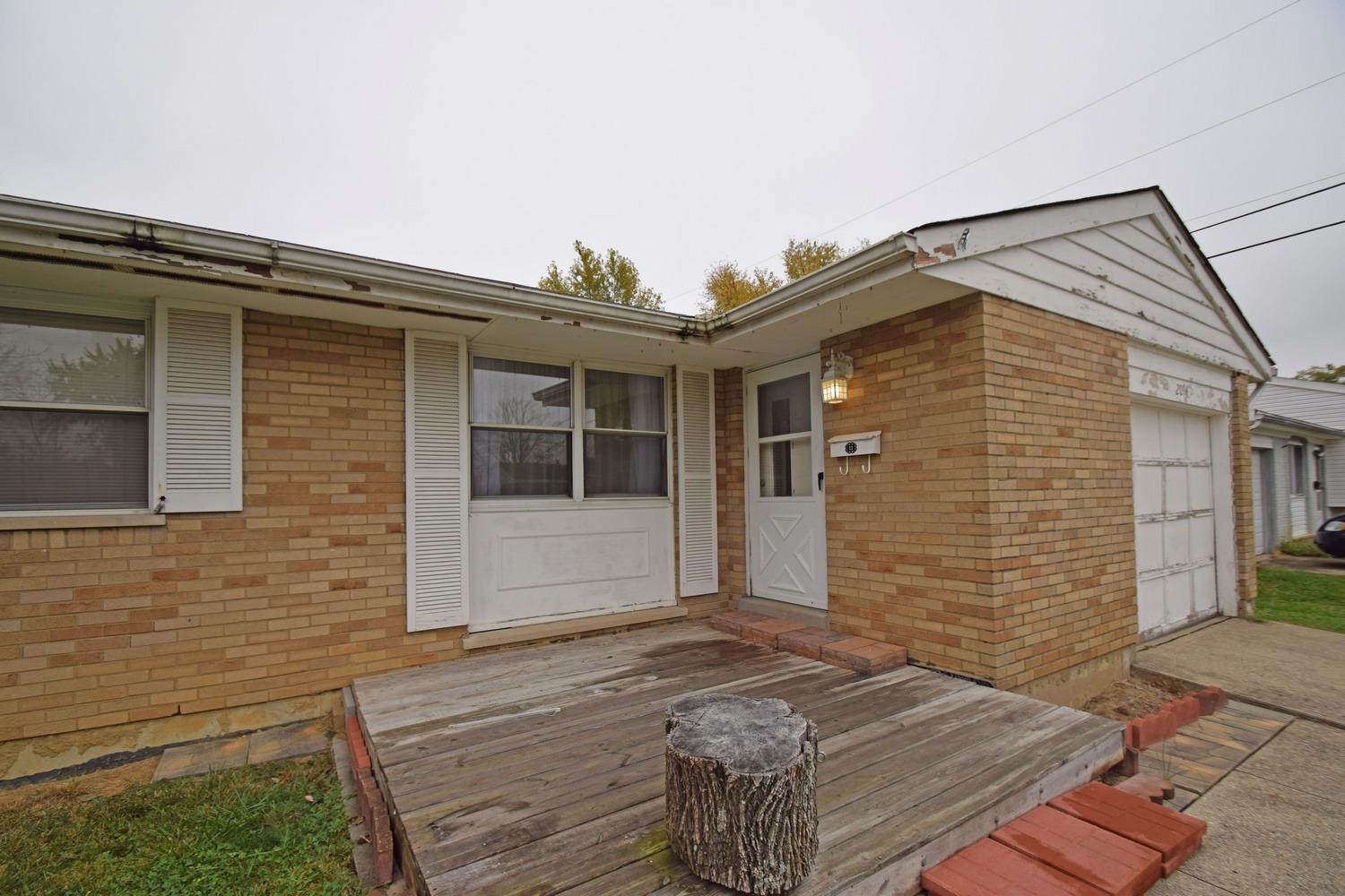 2094 Mistyhill Dr, Cincinnati, OH 45240 photo 3