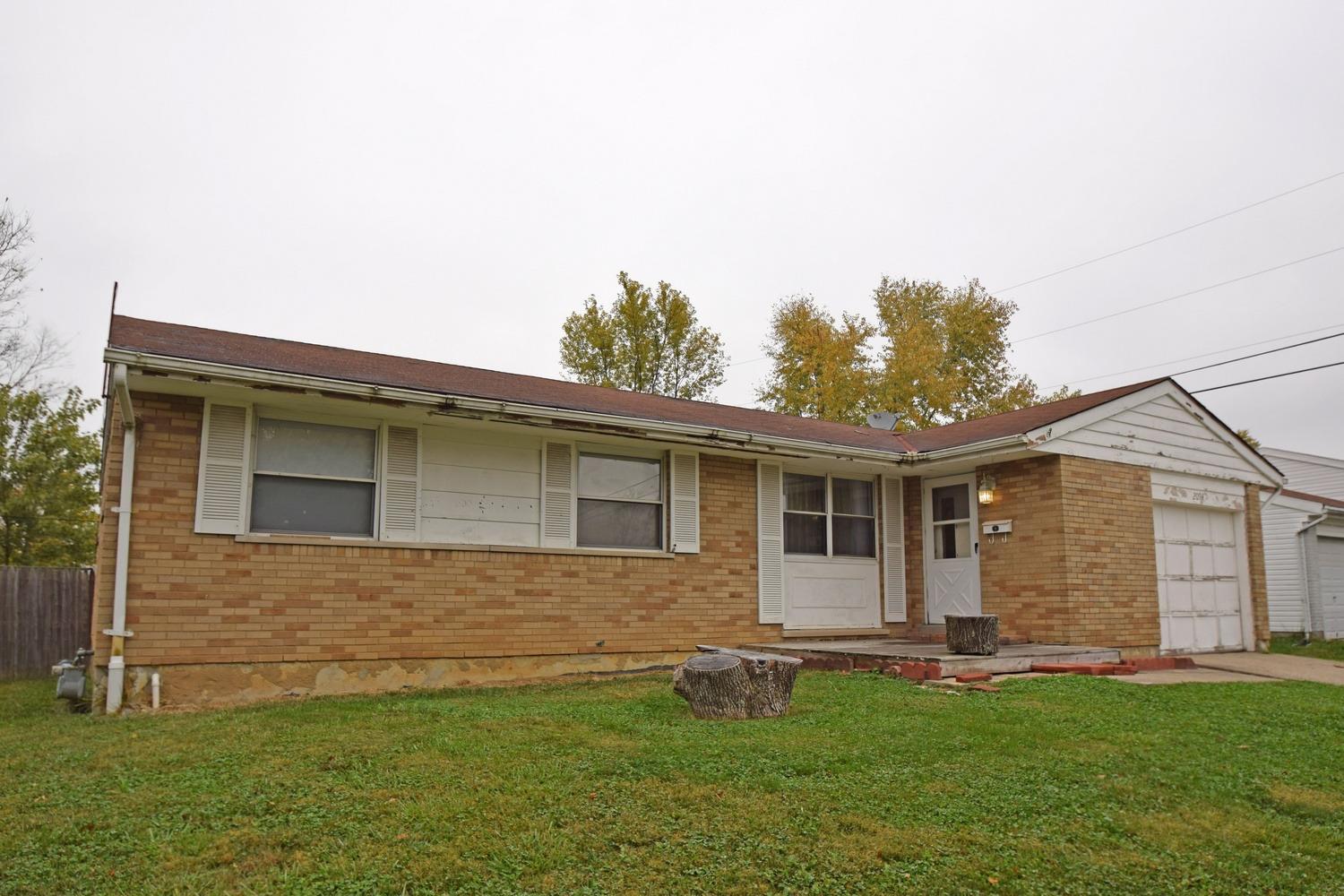2094 Mistyhill Dr, Cincinnati, OH 45240 photo 2