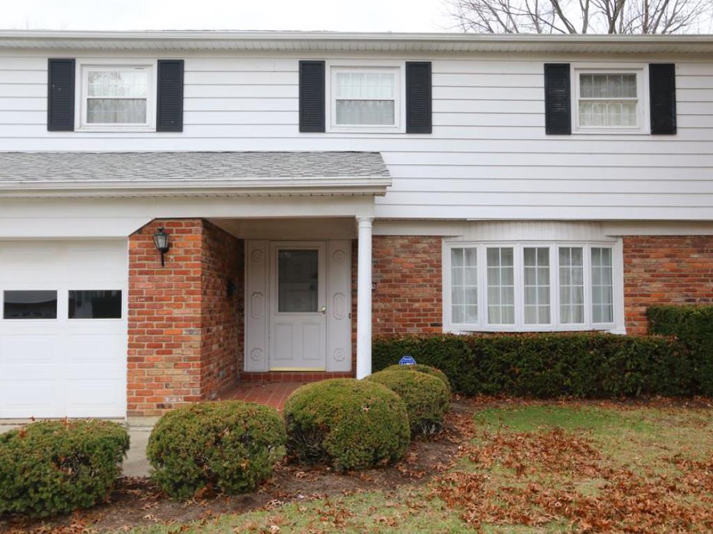 1118 Meadowind Ct, Cincinnati, OH 45231 photo 2