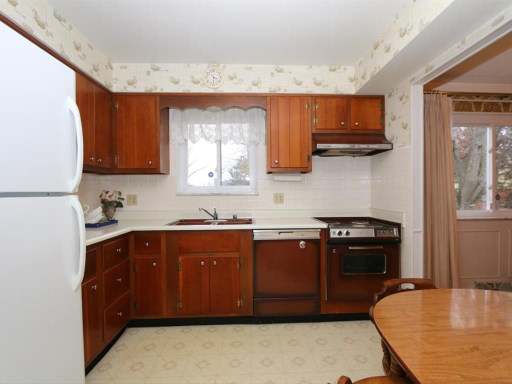 1118 Meadowind Ct, Cincinnati, OH 45231 photo 9