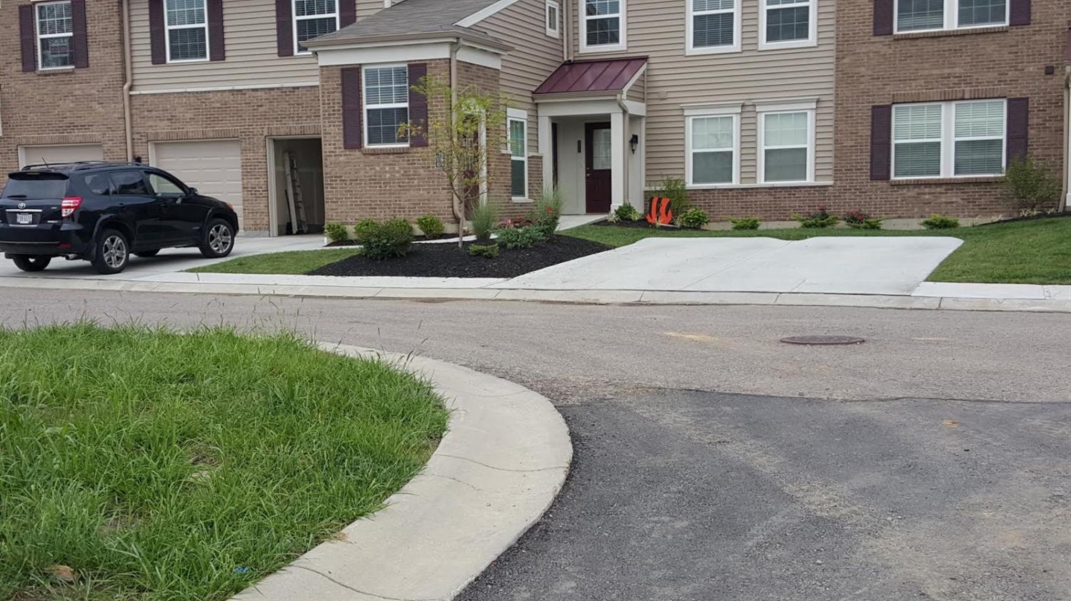 8214 Bridge Point Dr, Cincinnati, OH 45248 photo 1