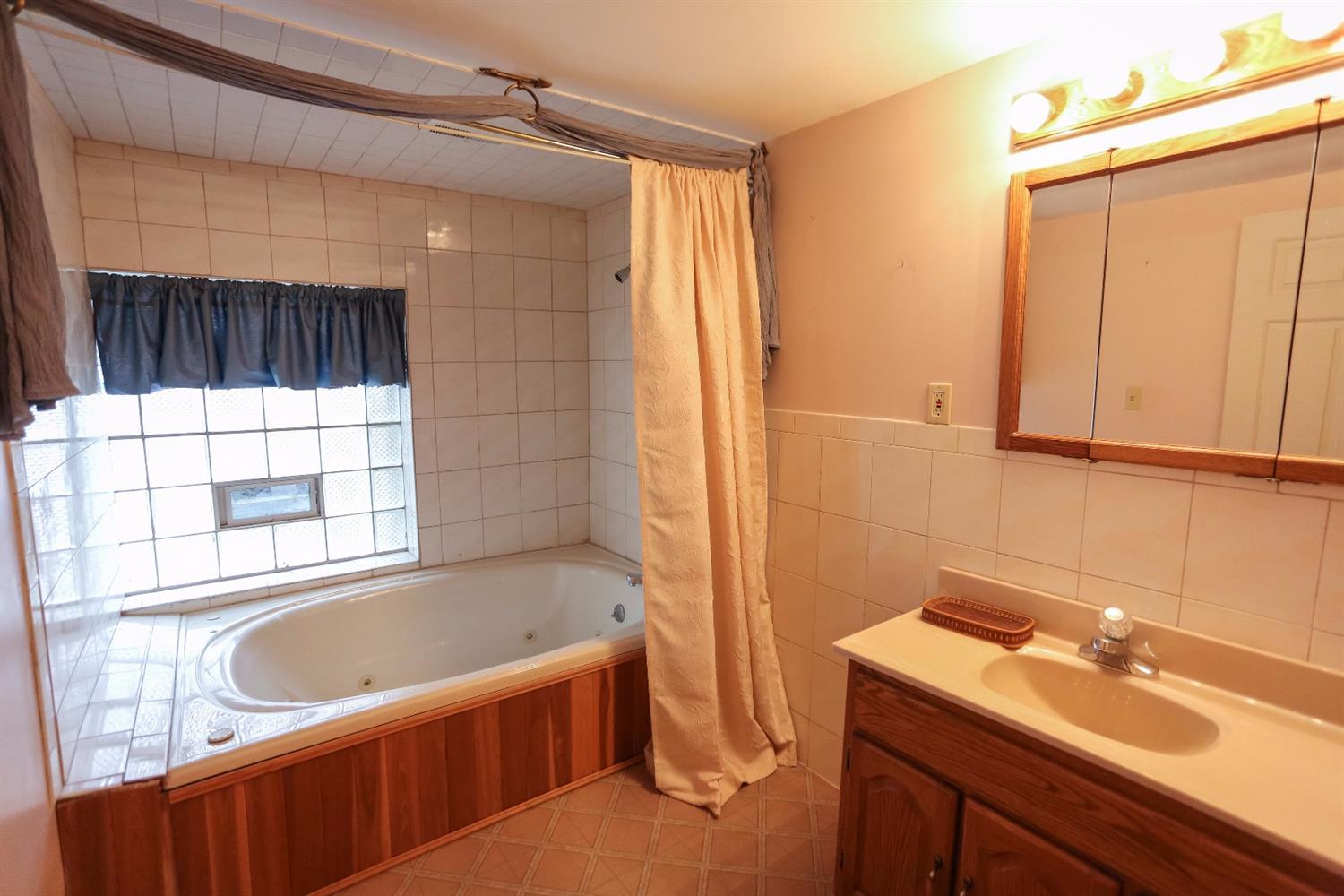 9425 Sherborn Dr, Cincinnati, OH 45231 photo 9