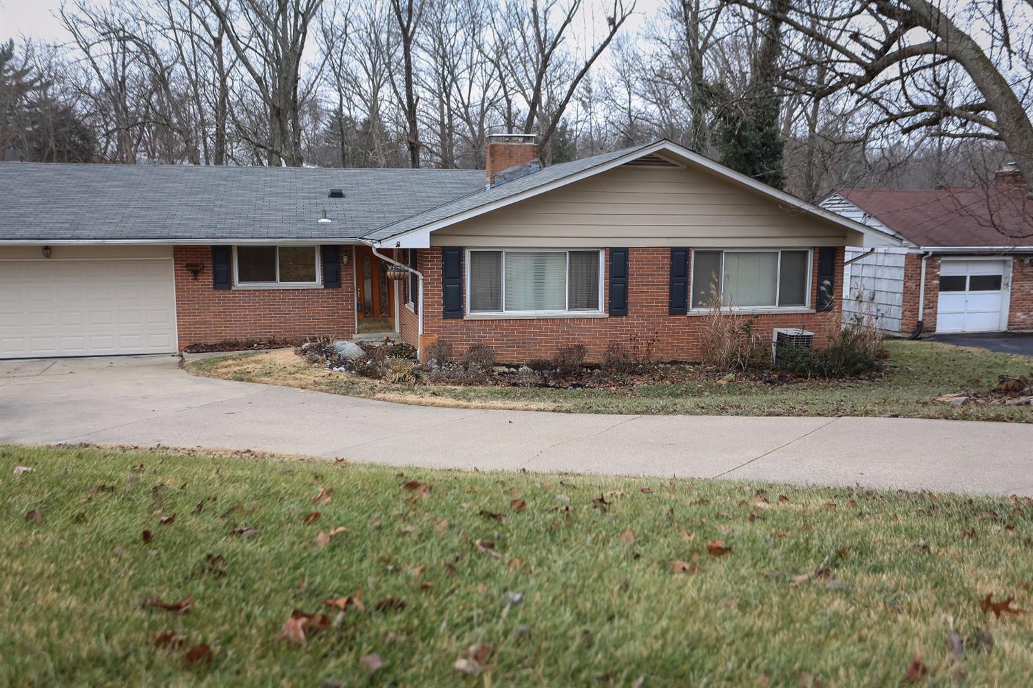 9425 Sherborn Dr, Cincinnati, OH 45231 photo 1
