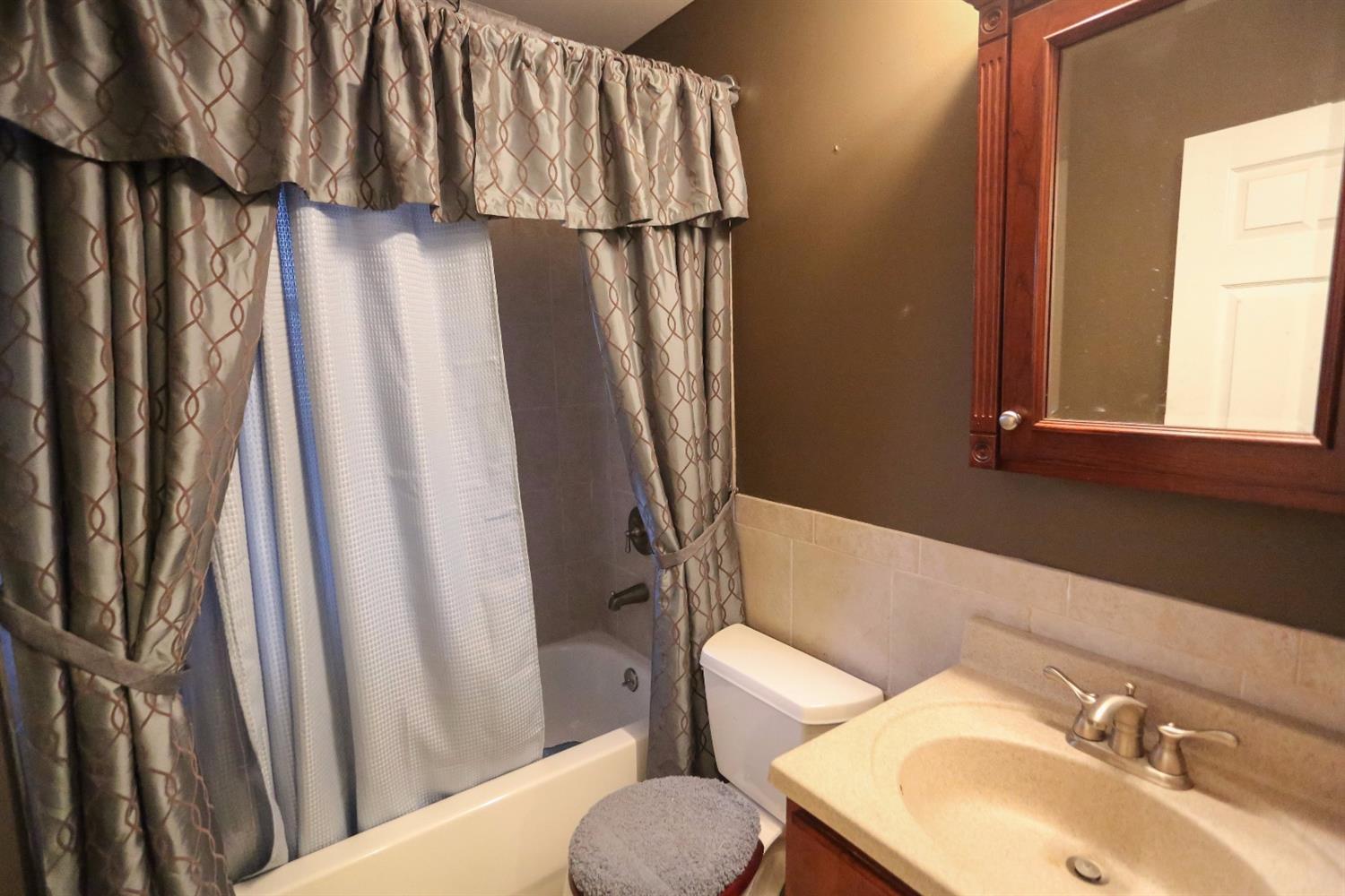 9425 Sherborn Dr, Cincinnati, OH 45231 photo 7