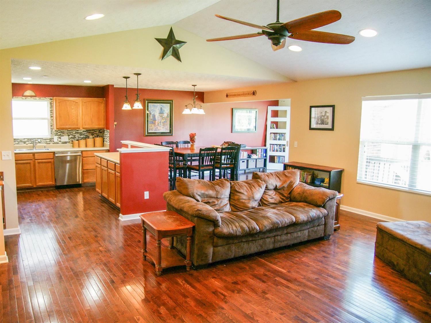 183 Shanda Dr, Monroe, OH 45050 photo 2
