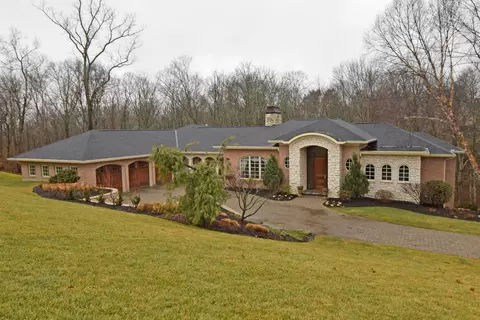 311 Summer View Dr, Cincinnati, OH 45255 photo 1