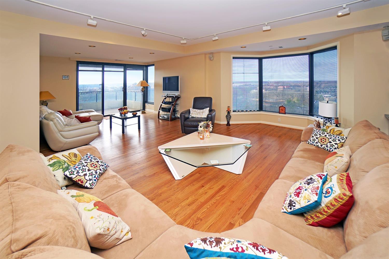 2121 Alpine Pl #1004, Cincinnati, OH 45206 photo 3