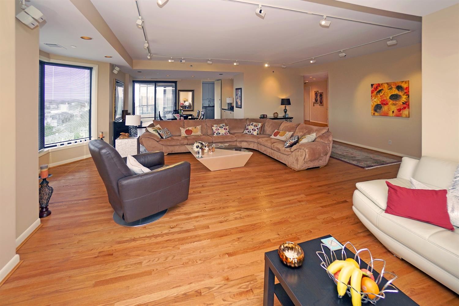 2121 Alpine Pl #1004, Cincinnati, OH 45206 photo 2