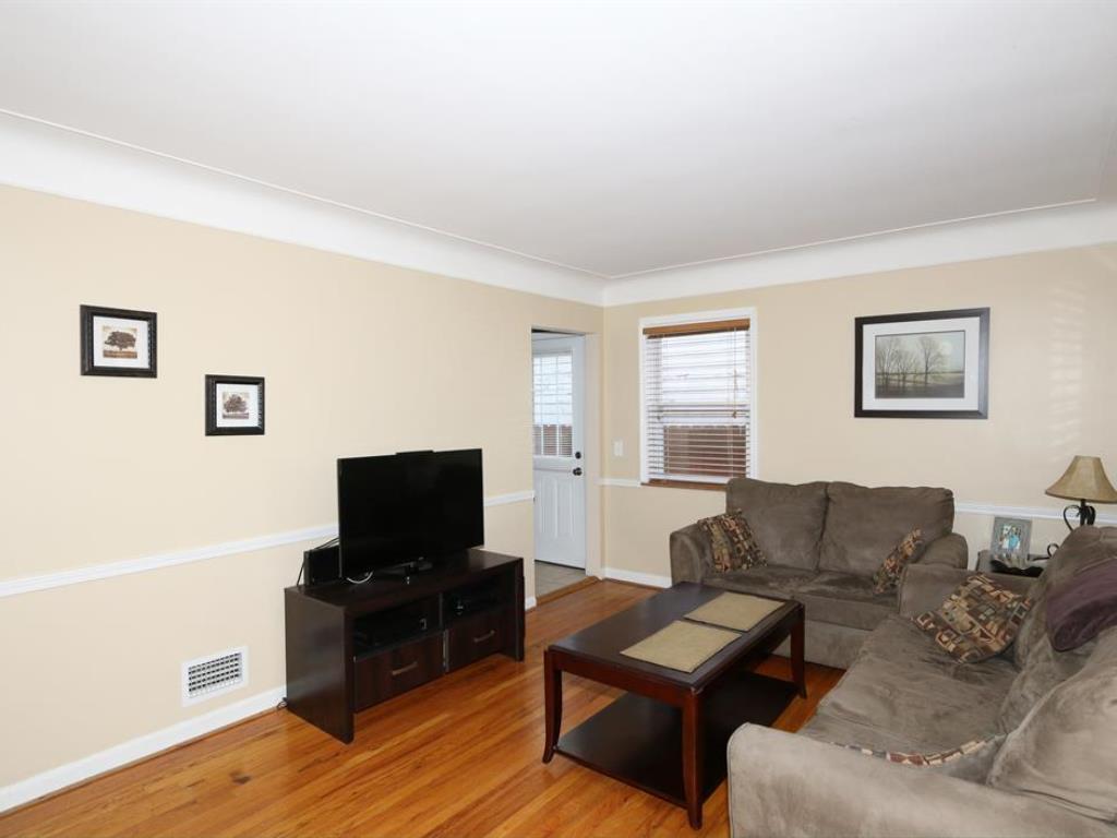 1089 Hempstead Dr, Cincinnati, OH 45231 photo 3