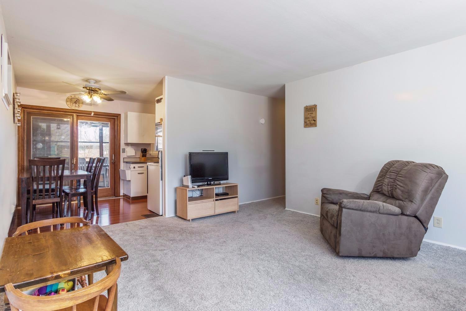 42 Hadley Rd, Greenhills, OH 45218 photo 4