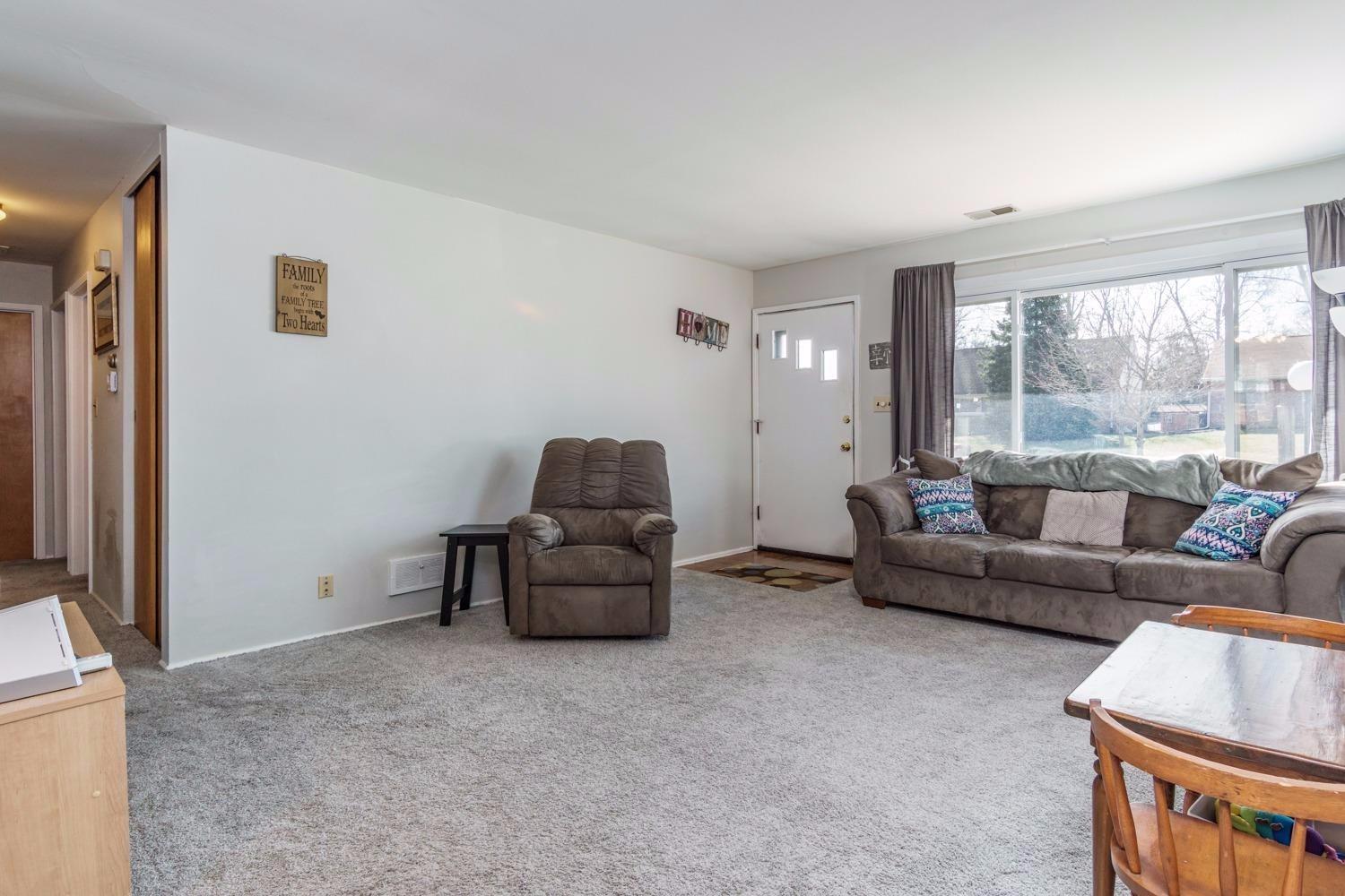 42 Hadley Rd, Greenhills, OH 45218 photo 3