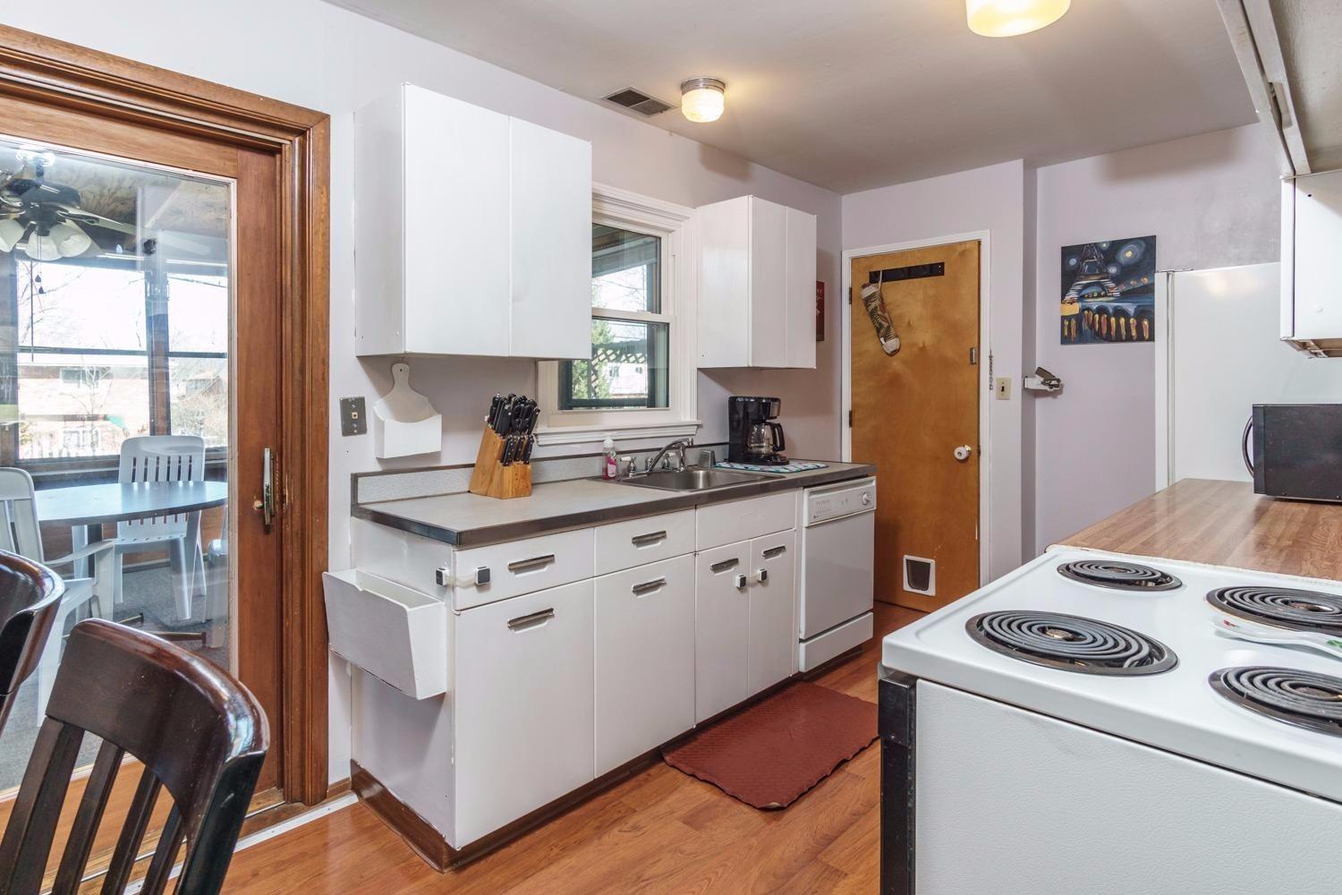 42 Hadley Rd, Greenhills, OH 45218 photo 6