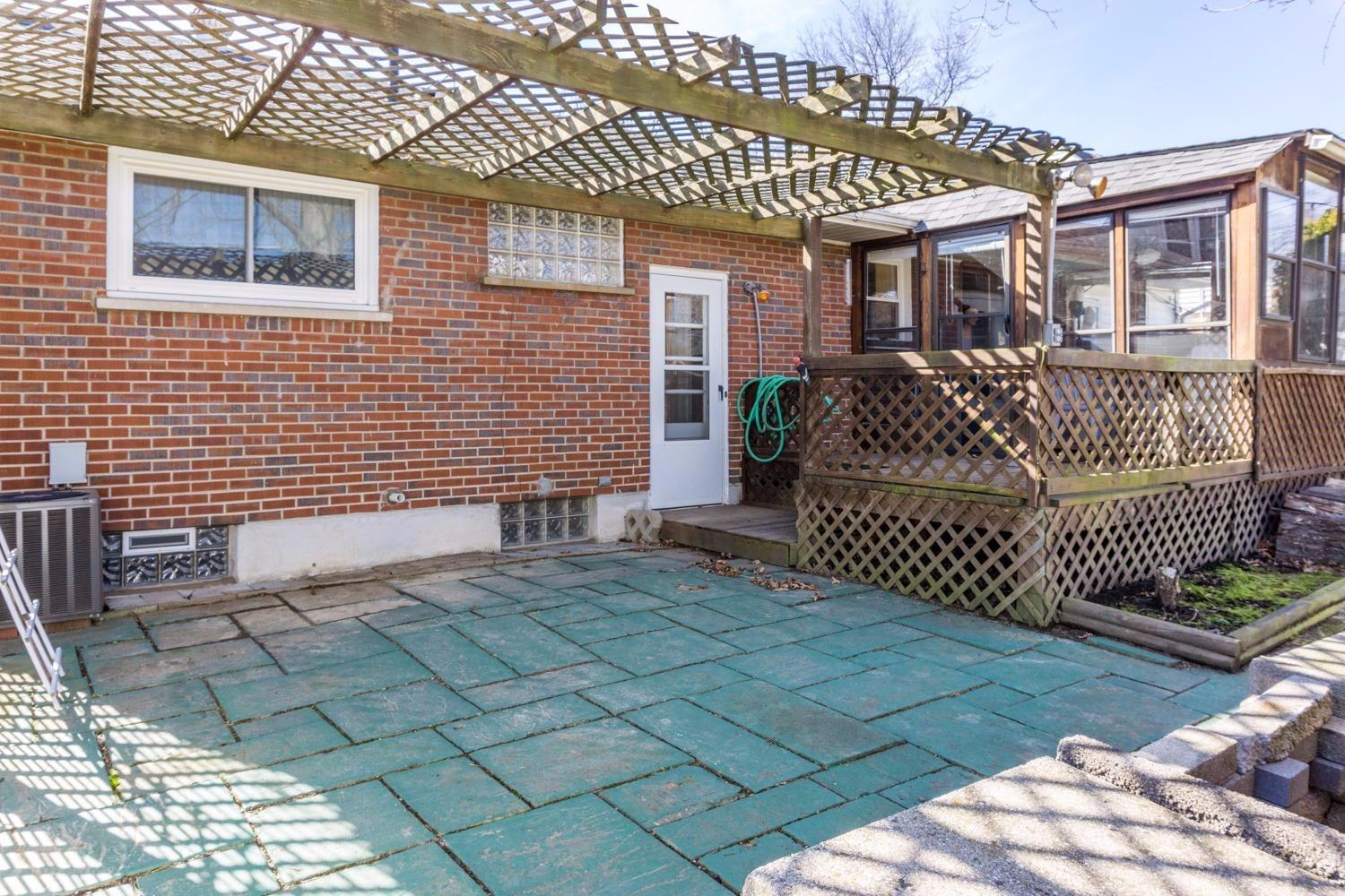 42 Hadley Rd, Greenhills, OH 45218 photo 23