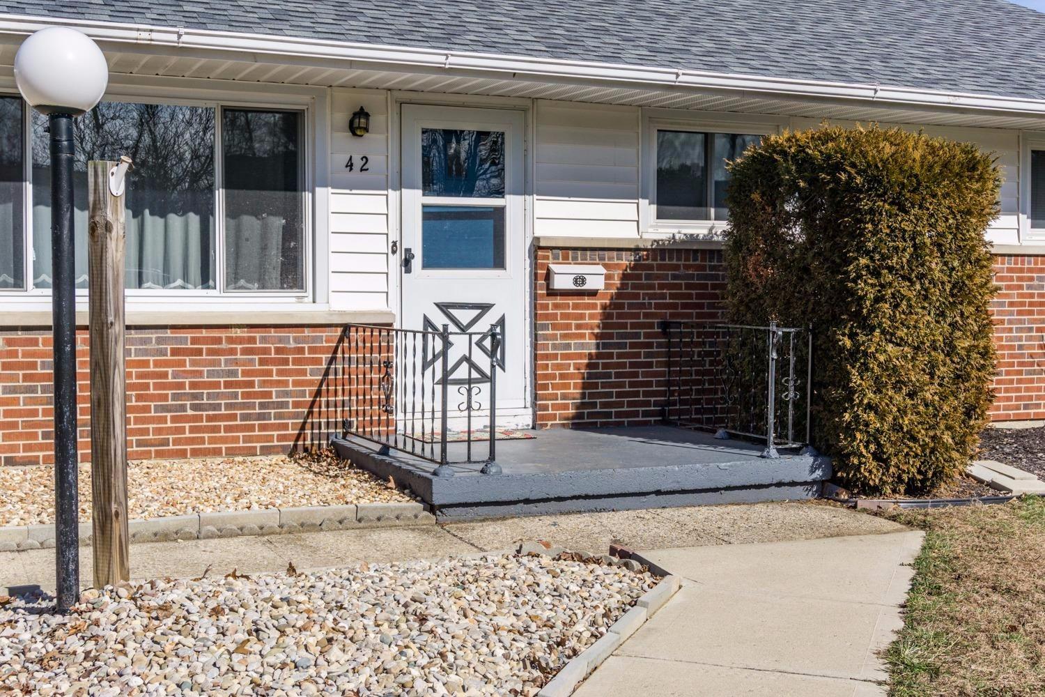42 Hadley Rd, Greenhills, OH 45218 photo 2