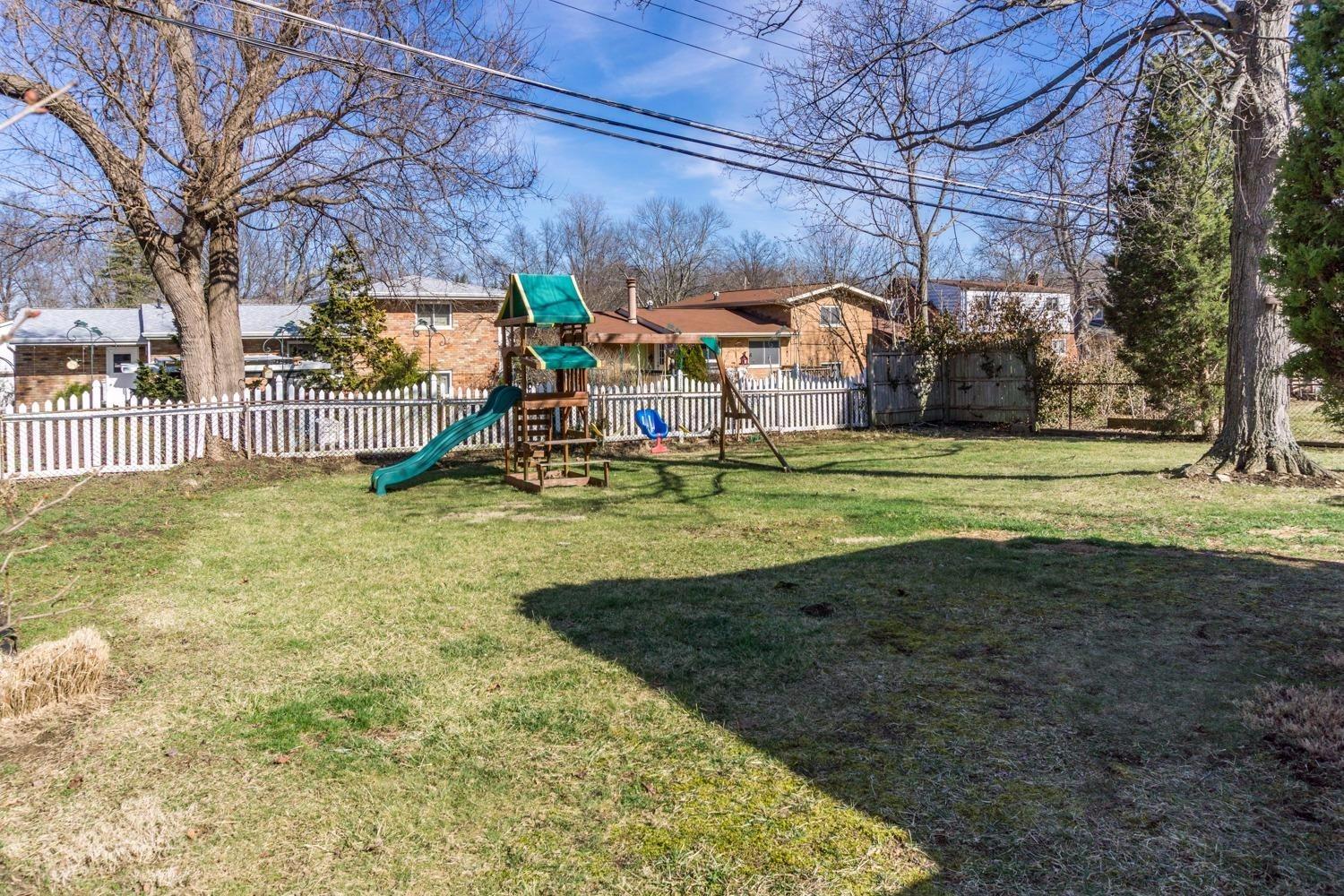 42 Hadley Rd, Greenhills, OH 45218 photo 25