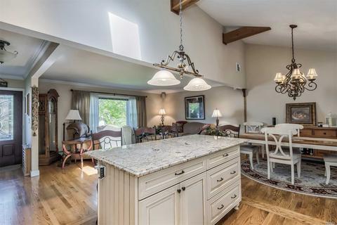 45 Handel Ln, Greenhills, OH 45218 photo 7