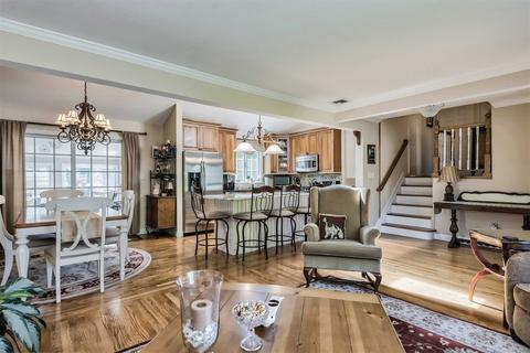 45 Handel Ln, Greenhills, OH 45218 photo 8
