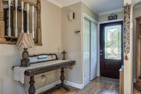 45 Handel Ln, Greenhills, OH 45218 photo 4