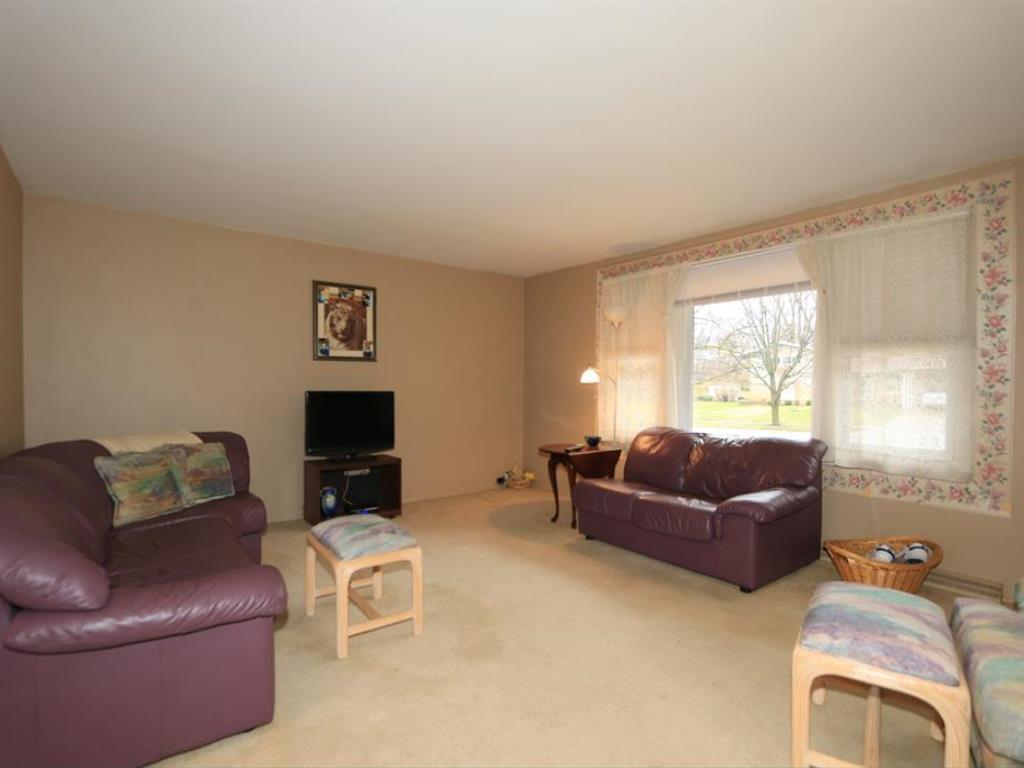 1 Hamlin Dr, Greenhills, OH 45218 photo 2