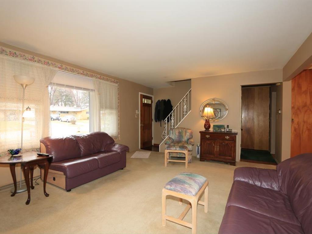 1 Hamlin Dr, Greenhills, OH 45218 photo 3