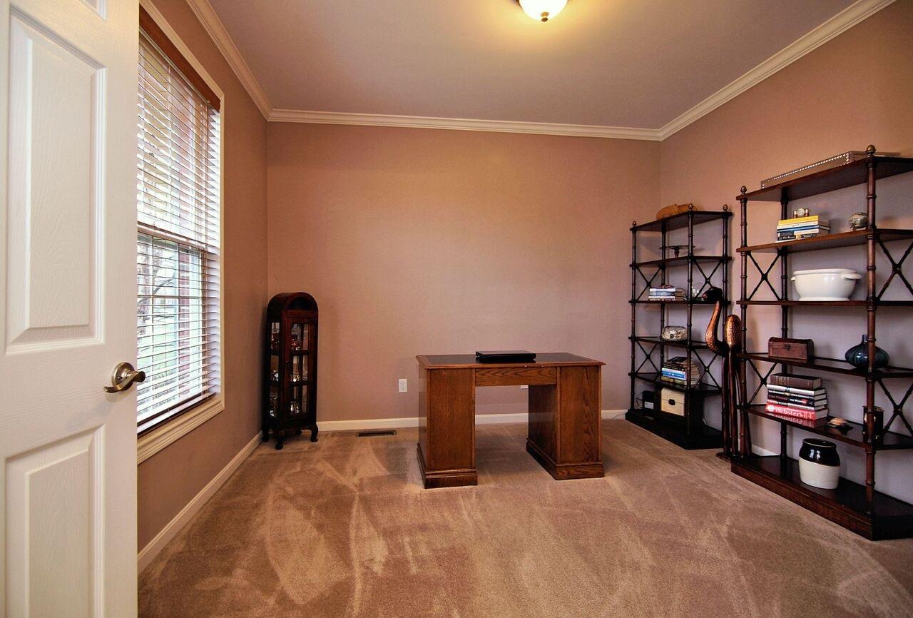 809 Dorgene Ln, Cincinnati, OH 45244 photo 4