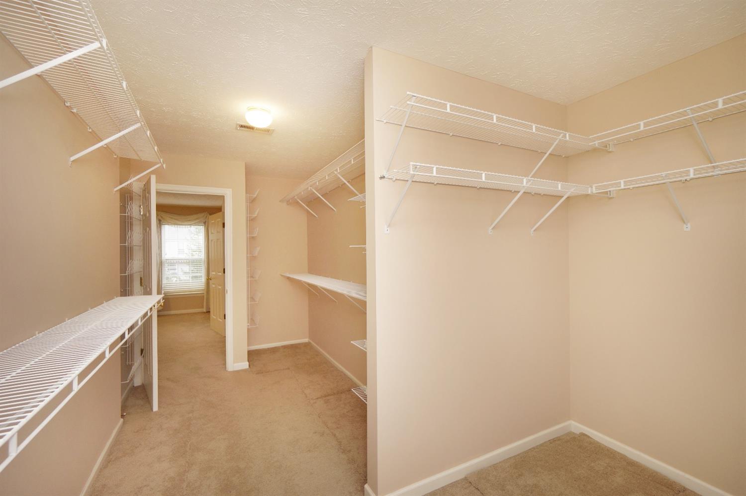 384 Indian Pointe Dr, Hamilton Township, OH 45039 photo 13