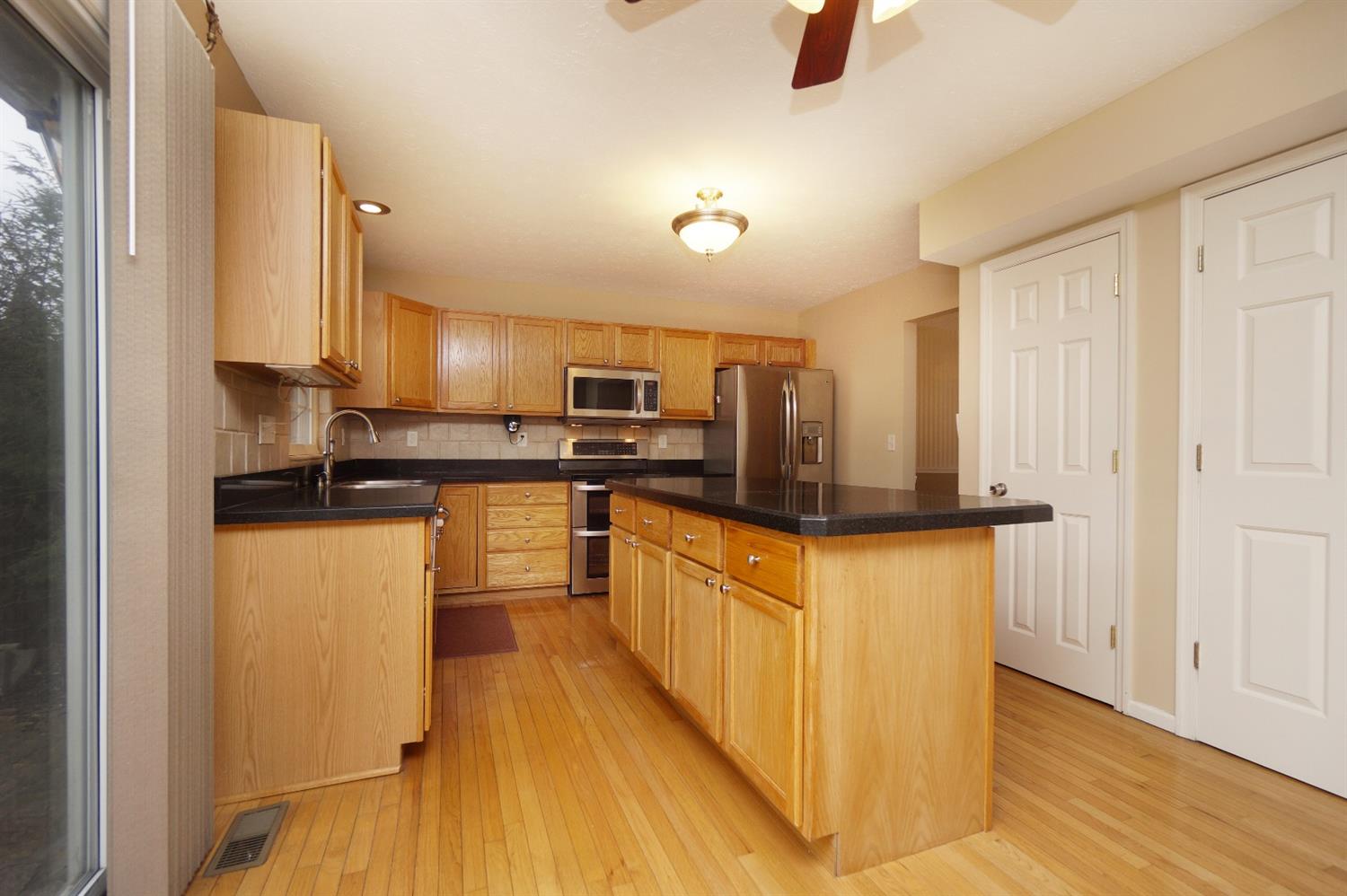 384 Indian Pointe Dr, Hamilton Township, OH 45039 photo 6