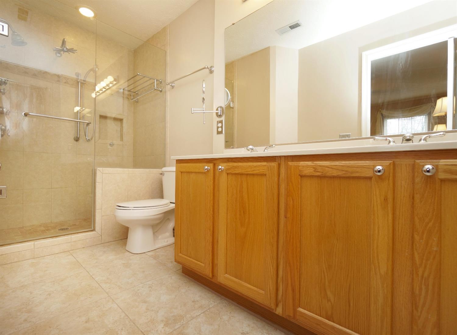 384 Indian Pointe Dr, Hamilton Township, OH 45039 photo 14
