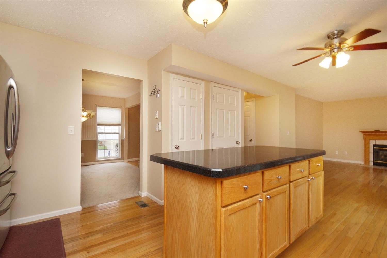 384 Indian Pointe Dr, Hamilton Township, OH 45039 photo 8